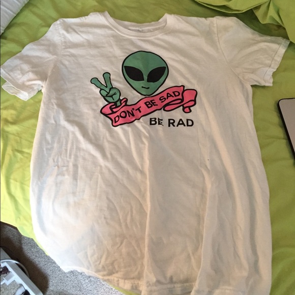 Don't be sad T-Shirt - Picture 1 of 1