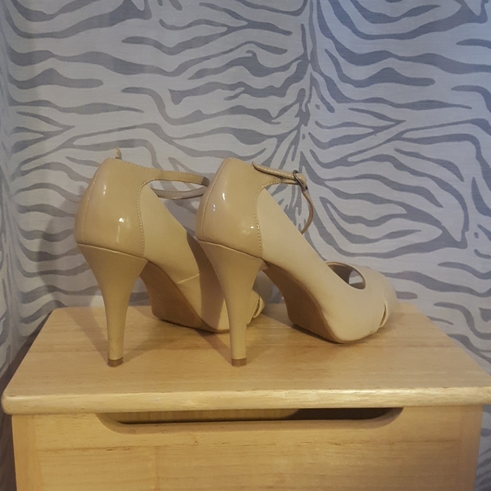 Nude Pumps - Picture 4 of 4