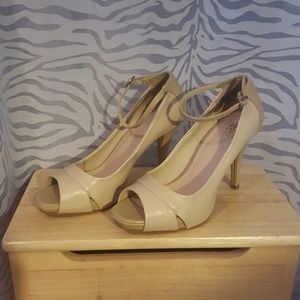 Nude Pumps