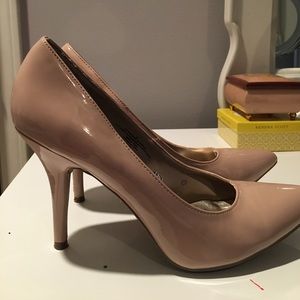Nude Pumps