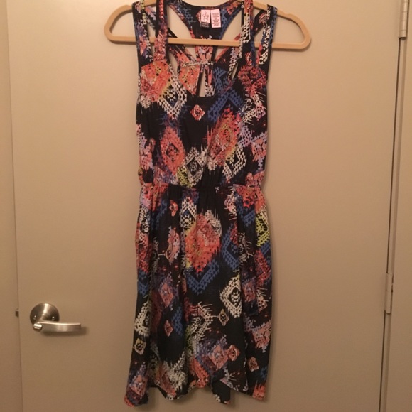 Pattern dress - Picture 1 of 3