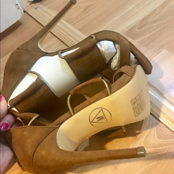 MISSGUIDED 👠 - Picture 4 of 4