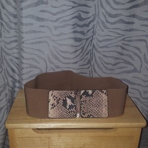 Snake skin print, zip up belt