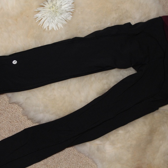 barely worn black lulu yoga pants ✔️ - Picture 3 of 8