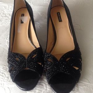 Beautiful beaded wedges in black size 9
