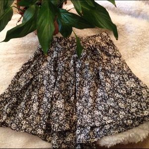 🌻✨ Brandy Melville Floral Skirt 🌻✨