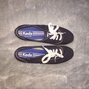 navy blue keds