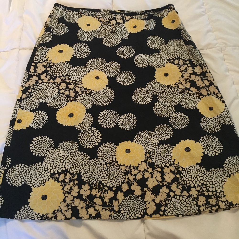 Great black white and yellow A-line skirt