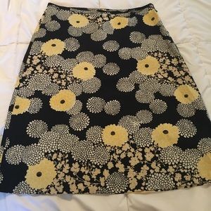 Great black white and yellow A-line skirt