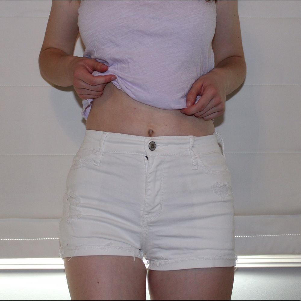 ripped white denim shorts ❕