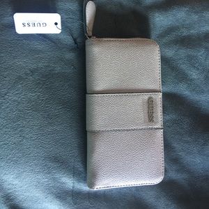 Guess zip wallet
