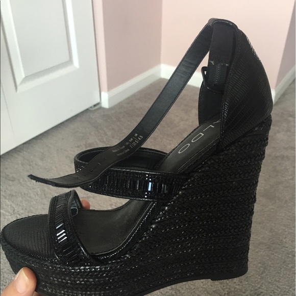 Shoes - Picture 3 of 4