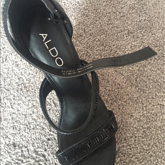 Shoes - Picture 4 of 4