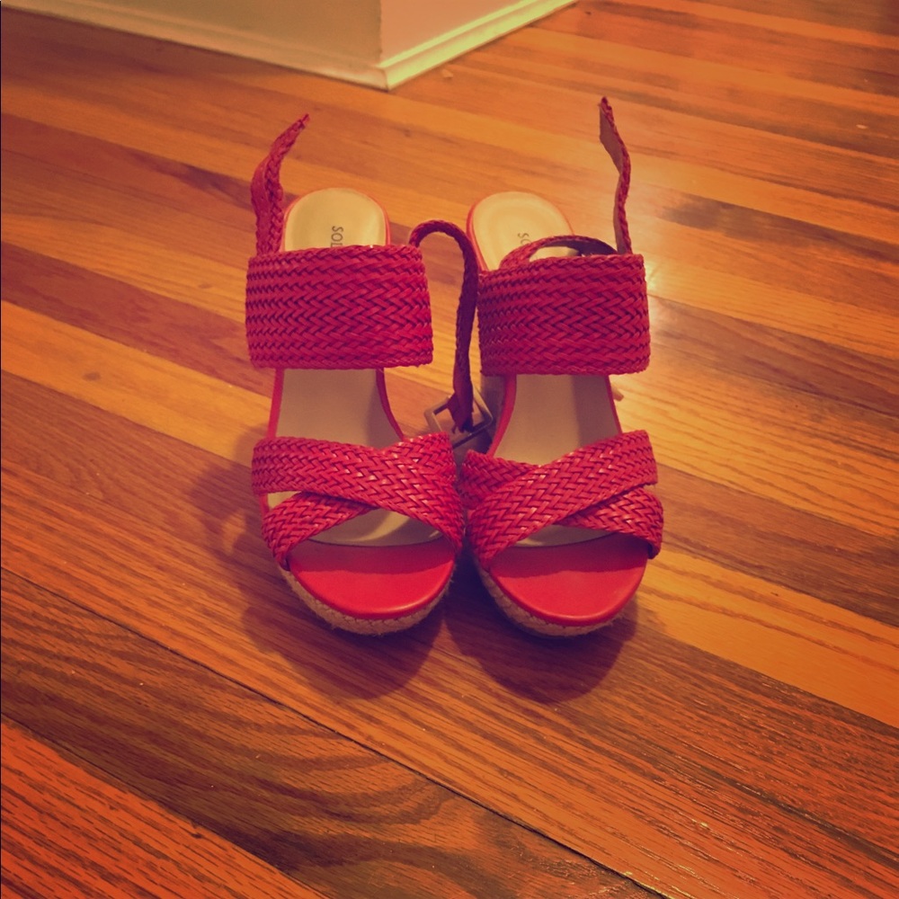 Red wedged heels