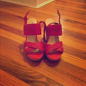 Red wedged heels