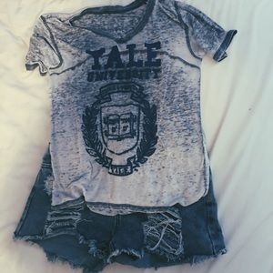 Yale Uni Tee.