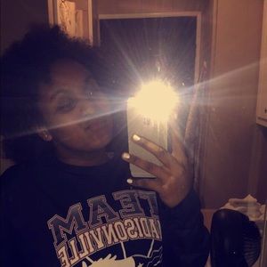 Meet your Posher, Keilaya