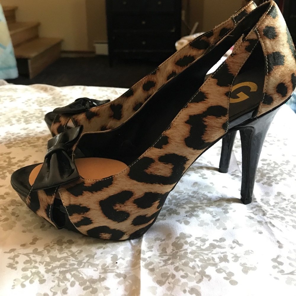 Guess - Picture 2 of 4