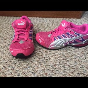 Girls size 3 puma tennis shoes.