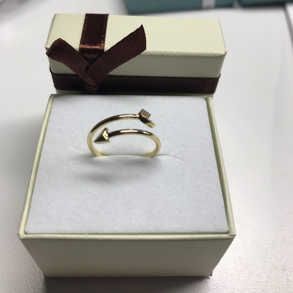 Jewelry - Love Ring, Stainless Steel Arrow Love Ring. SIZE 5