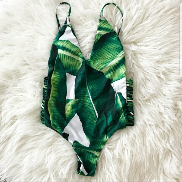 Palm Leaves One Piece - Picture 2 of 4