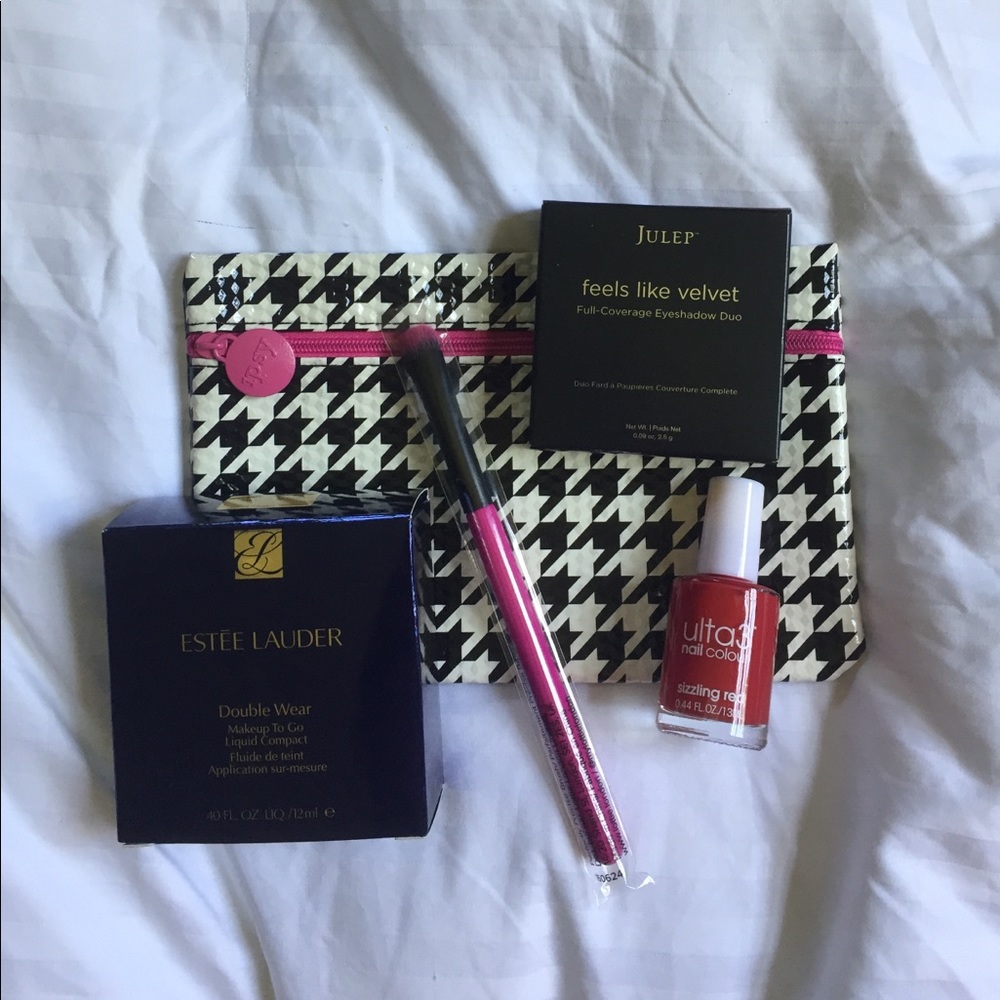 Cosmetic goody bag 🕶💅🏼💋