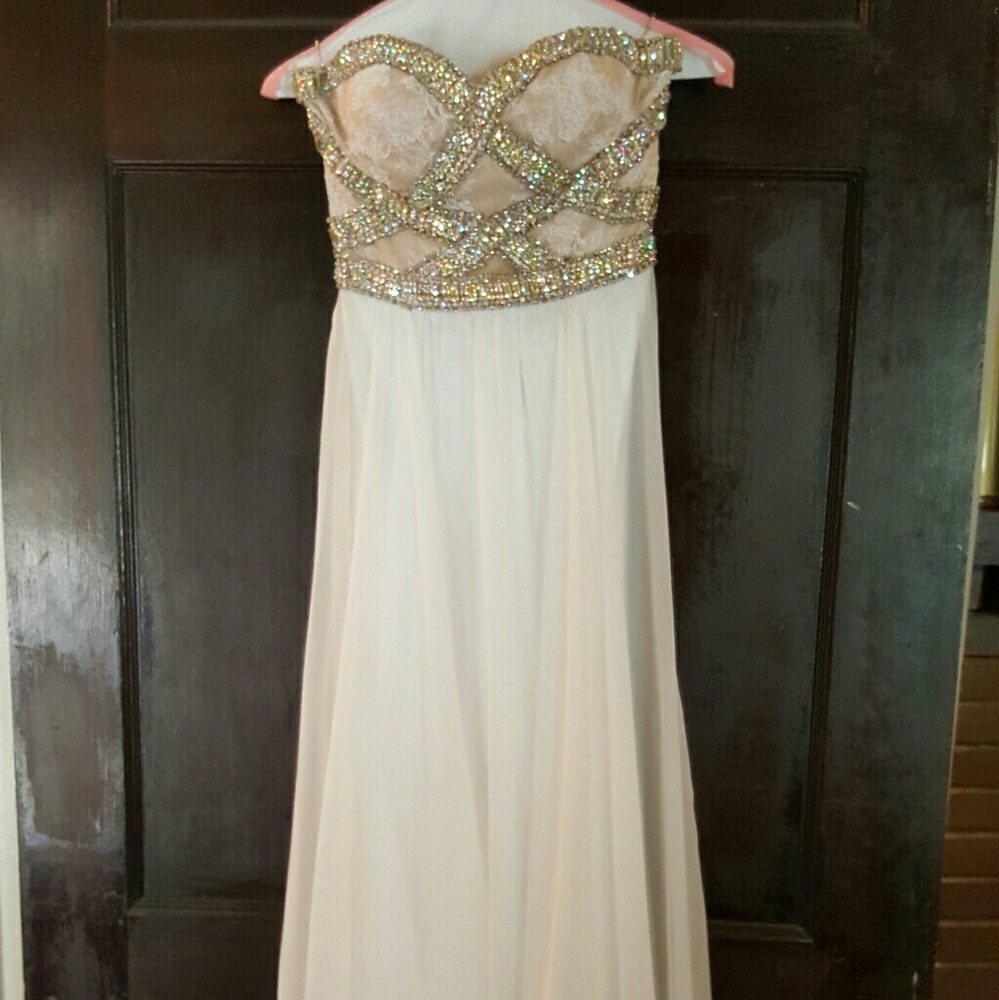 GORGEOUS La Femme 0 Strapless White Prom / Pageant / Ball / Wedding Dress Gown