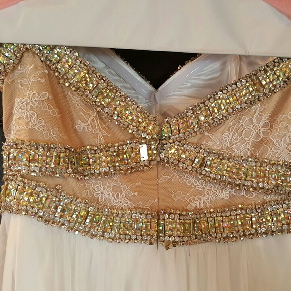 GORGEOUS La Femme 0 Strapless White Prom / Pageant / Ball / Wedding Dress Gown - Picture 5 of 8