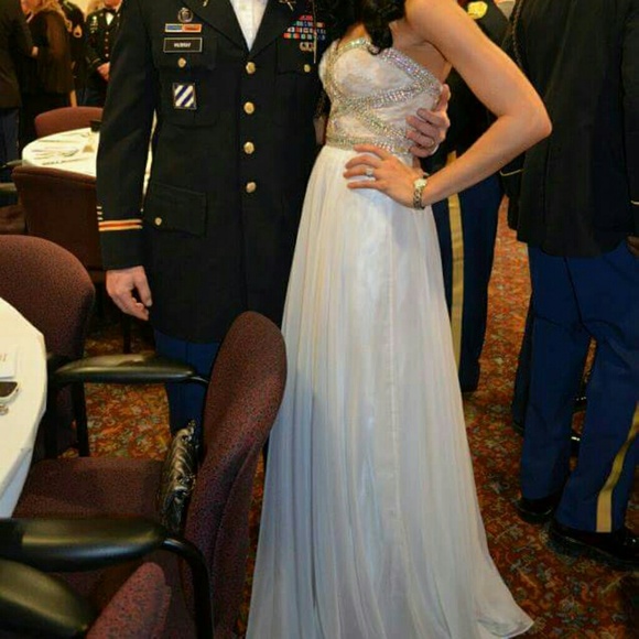 GORGEOUS La Femme 0 Strapless White Prom / Pageant / Ball / Wedding Dress Gown - Picture 2 of 8