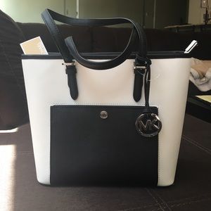 Michael Kors Jet Set Medium Snap Pocket Tote