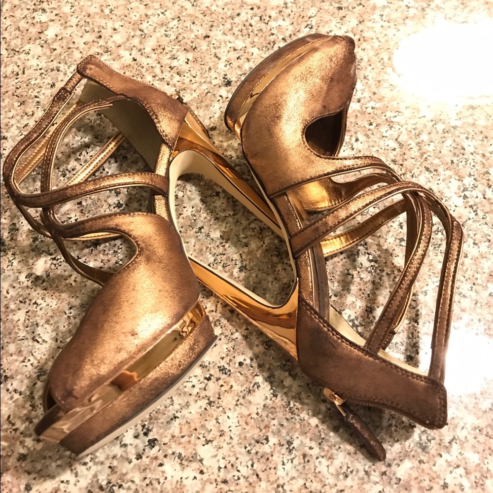 BCBGMAXAZRIA platform stilettos NIB