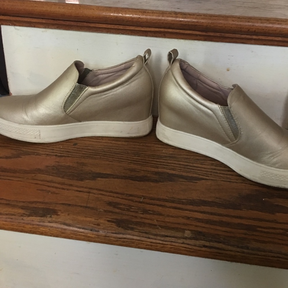 Sneakers - Picture 2 of 4