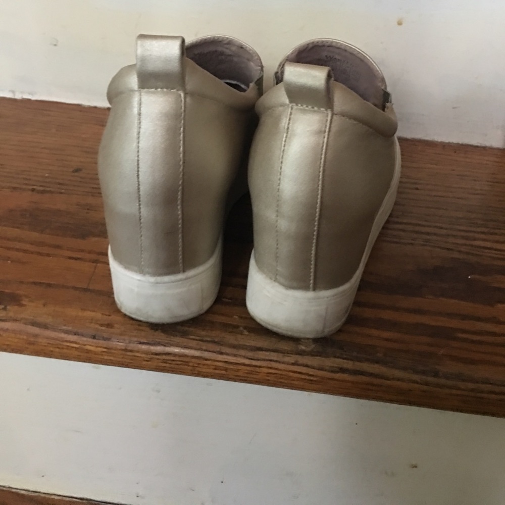 Sneakers - Picture 3 of 4