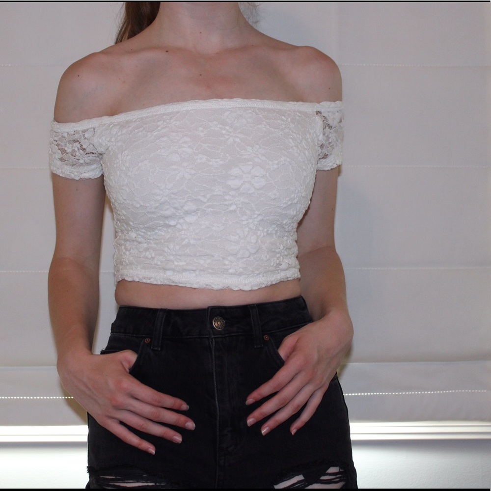 white lace off the shoulder top ✨