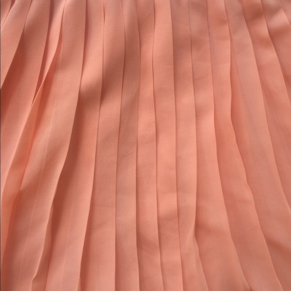 High-Lo Pleated Summer Dress - Picture 3 of 6