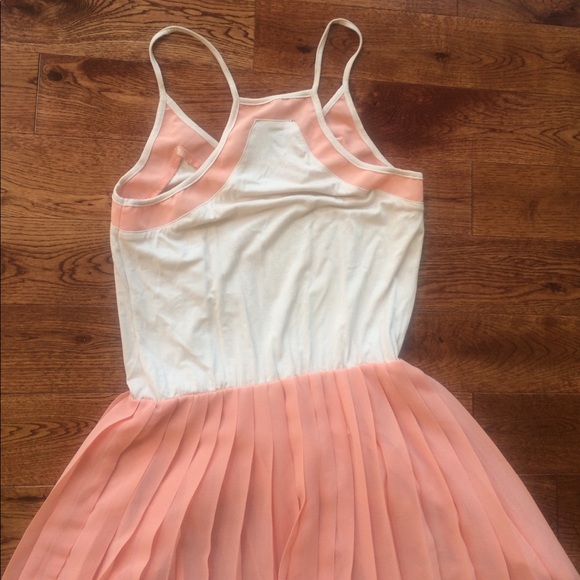 High-Lo Pleated Summer Dress - Picture 6 of 6