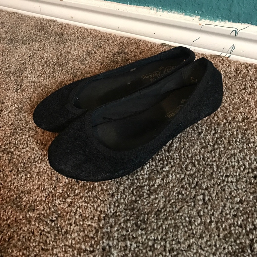 Black lace flats
