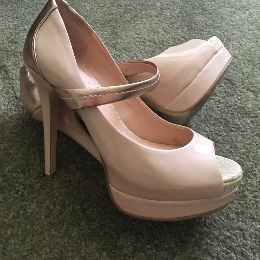 Nude Jessica Simpson heels