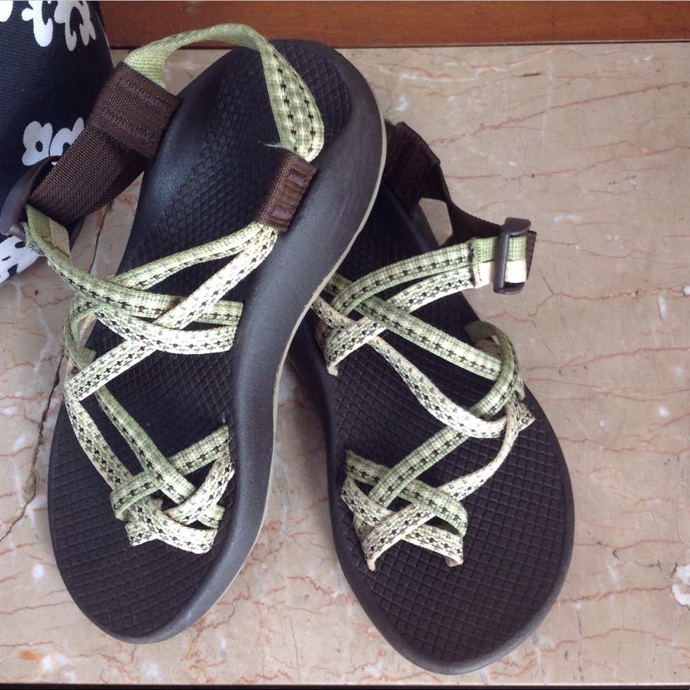 SOLD Chacos sandals size 5 green/cream vibram - Picture 3 of 8