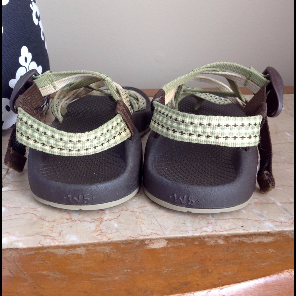 SOLD Chacos sandals size 5 green/cream vibram - Picture 5 of 8
