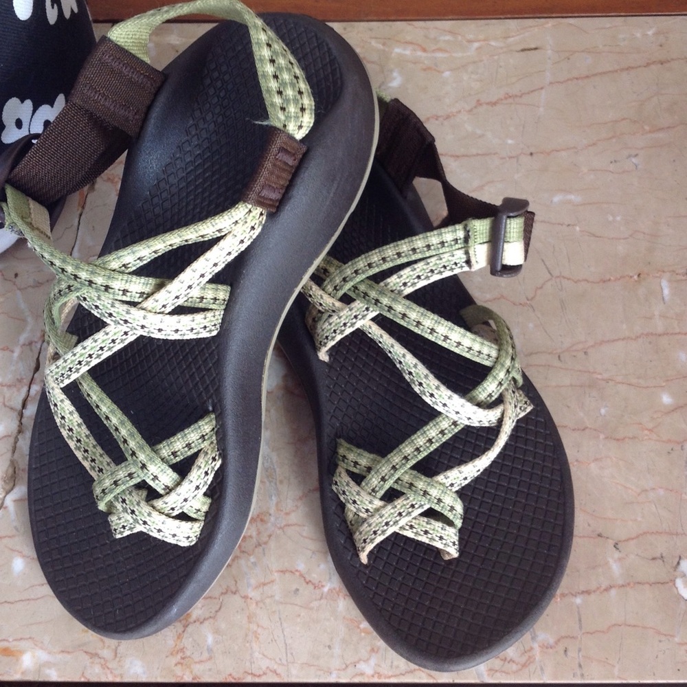 SOLD Chacos sandals size 5 green/cream vibram - Picture 8 of 8