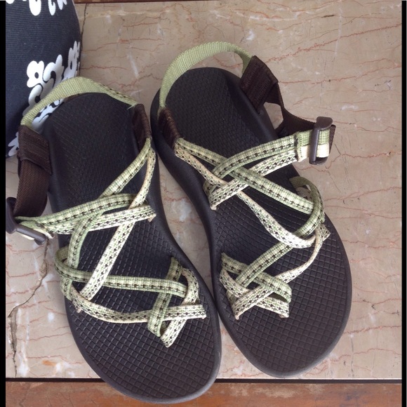 SOLD Chacos sandals size 5 green/cream vibram - Picture 2 of 8