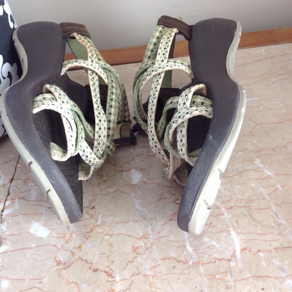 SOLD Chacos sandals size 5 green/cream vibram - Picture 4 of 8