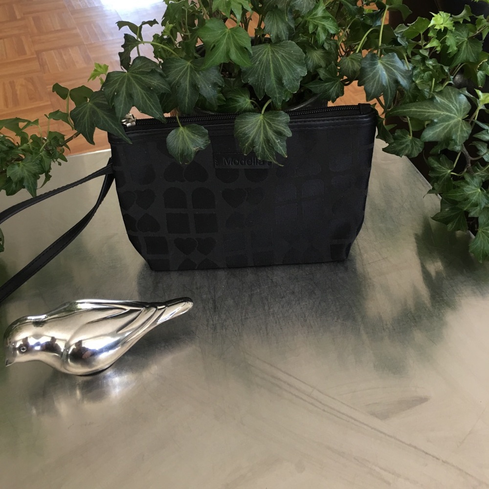 Modella Wristlet