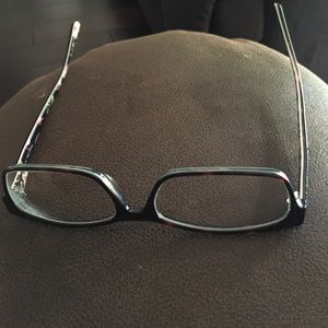 Meet your Posher, Adela