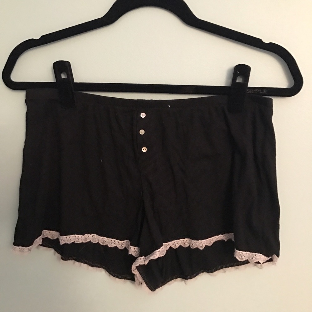 lounge shorts w white lace