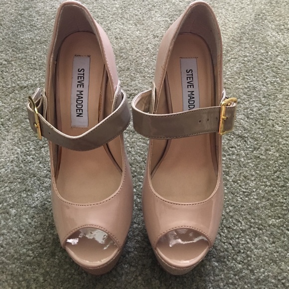 Nude & Gold Steve Madden heels - Picture 2 of 3