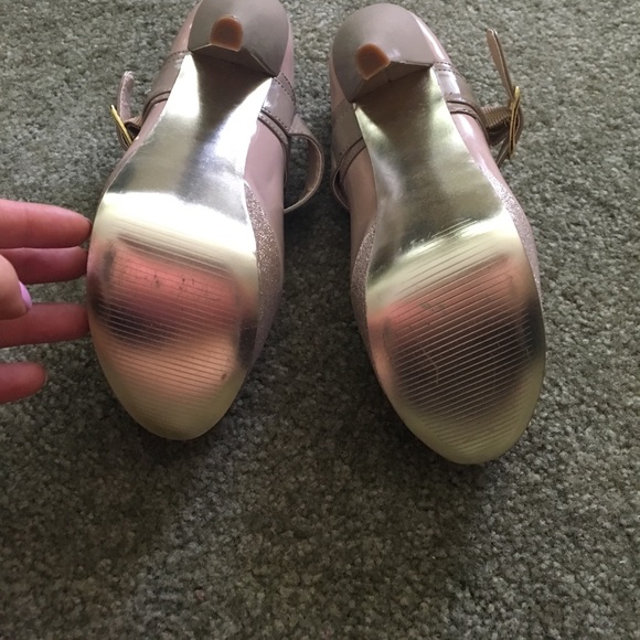 Nude & Gold Steve Madden heels - Picture 3 of 3