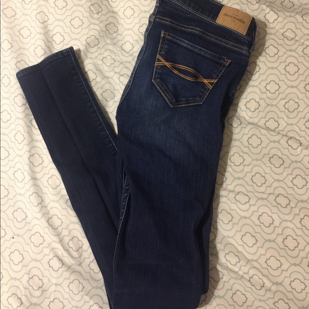 Girls A&F skinny jeans