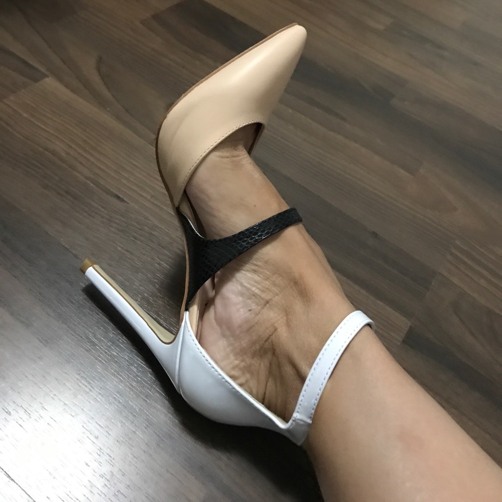Pointed toe heels